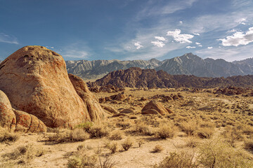 Naklejka premium Alabama Hills from Movie Road in the National Scenic Area