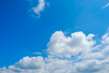 Naklejka na ściany i meble 春の青空と雲　背景素材　4月　コピースペース