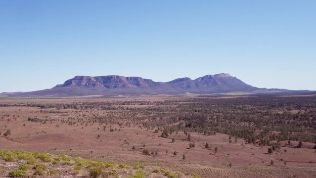 Flinders Rangers view of Rawnsley Bluff from Pugilist Hill 001