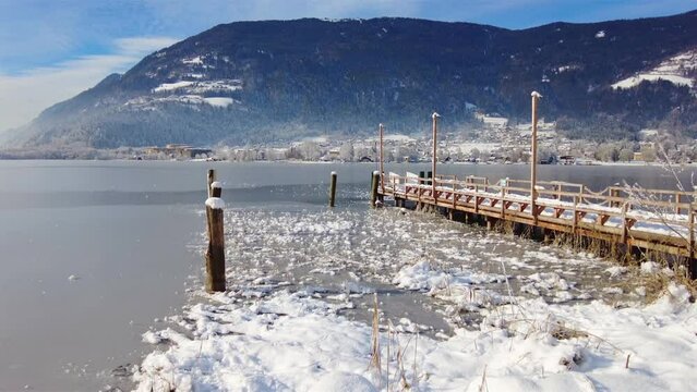 View of a dreamy winter landscape at the lake Ossiacher See in Carinthia, Austria. Blick auf eine vertr&auml;umte Winterlandschaft am Ossiacher Sees in K&auml;rnten, &Ouml;sterreich