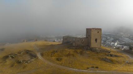 Fototapeta na wymiar cerro donde se ubica el antiguo castillo nazarí de la Estrella en el municipio de Teba, España