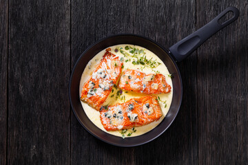 salmon fillet with creamy blue mold cheese sauce