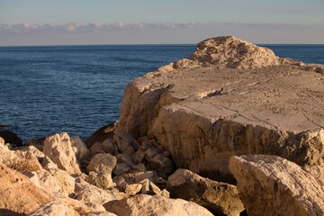 Gran roca en la costa de Calpe