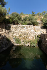 Fototapeta na wymiar A spring of clear water and an ancient laundromat. In the sataf nature reserve in the mountains of Jerusalem