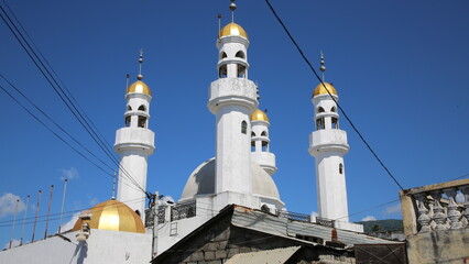 Fototapeta na wymiar Magnifique mosquée de Domoni