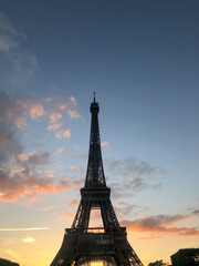 Naklejka premium eiffel tower at sunset