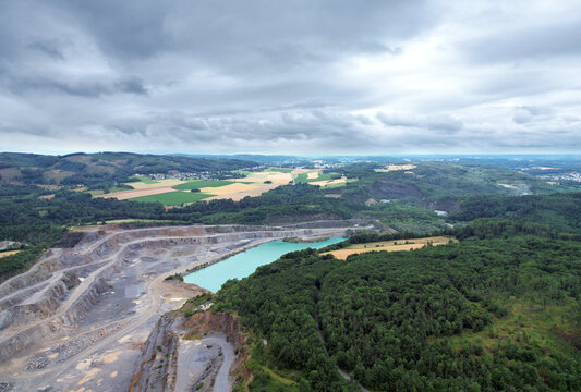 Steinbruch mit "Blauer Lagune" bei Eisborn, Balve, Sauerland, NRW