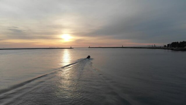 Barco ao P&ocirc;r do Sol