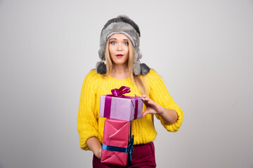 Portrait of woman in hat holding Christmas presents