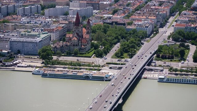 Mexicoplatz in the City of Vienna and the Danube in UHD resolution