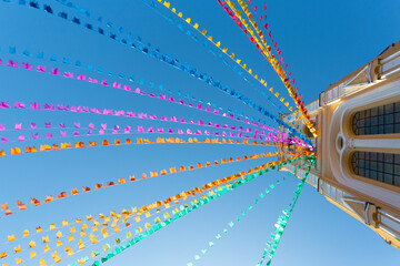 Joanópolis, São Paulo, Brasil: decoração da festa junina de São João, com bandeiras coloridas...