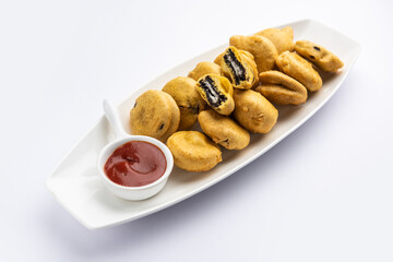 chocolate biscuit pakora, pakodas or fritters, creative Indian teatime snack