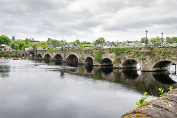 Kilaloe Road Bridge over the River Shannon, County Clare to County Tipperary, Ireland - obrazy, fototapety, plakaty