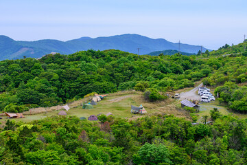 Fototapeta na wymiar 高知県は大豊町の梶が森キャンプ場を上から望む