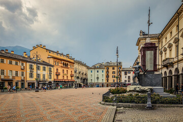 Fototapeta na wymiar Der Piazza Emile Chanoux im Zentrum von Aosta