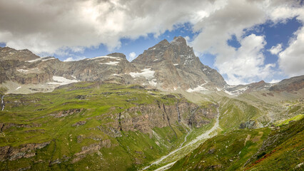 Fototapeta na wymiar Das Matterhorn von Italien aus gesehen