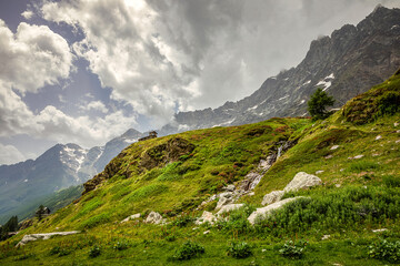 Der Felskamm Grandes Murailles westlich des Matterhorns bei Breuil-Cervinia in Italien