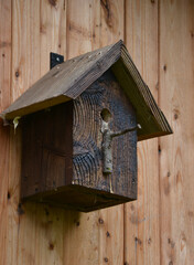 Altes Vogelhaus aus Holz