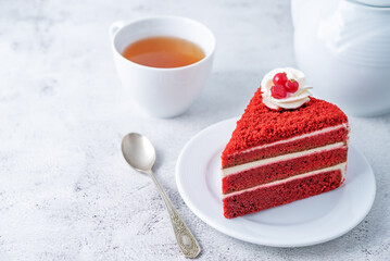 Obraz na płótnie Canvas Red velvet cake with cream cheese filling