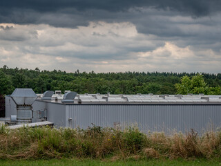 Fototapeta premium Industriegebiet am Ortsrand