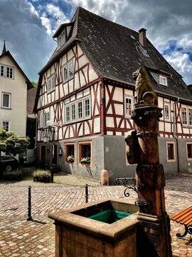 Fachwerkhaus mit Brunnen
