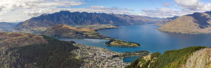 Fototapeta premium Queenstown and Lake Wakatipu panorama, New Zealand