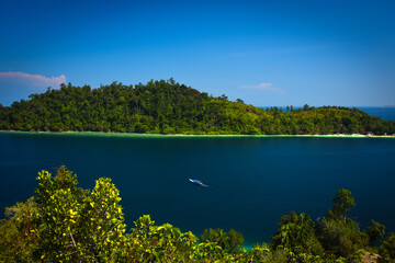 a beautiful time at the right time to enjoy the island of Pagang, West Sumatra