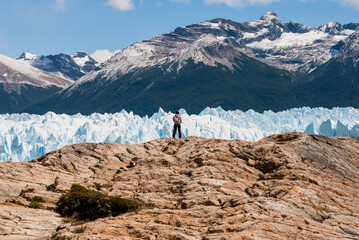 De espaldas en Glaciar Perito Moreno