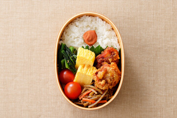 曲げわっぱに盛り付けた和風のお弁当　Japanese lunch box
