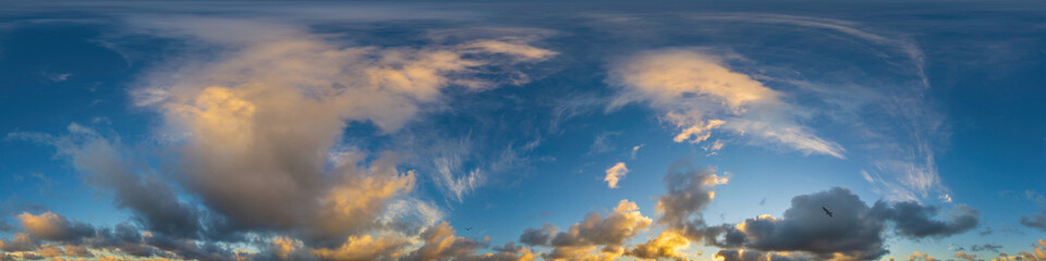 Obraz premium Dark blue sunset sky panorama with Cumulus clouds. Seamless hdr pano in spherical equirectangular format. Complete zenith for 3D visualization, game and sky replacement for aerial drone 360 panoramas.