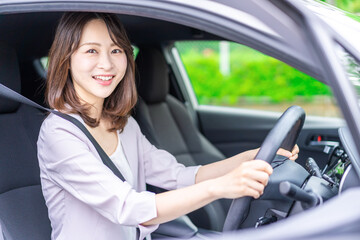Fototapeta na wymiar Young woman driving a car