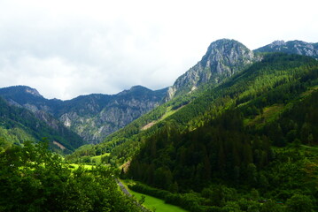 Fototapeta na wymiar Alpenlandschaft Radmertal