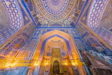 Fototapeta premium Tillya-Kari Golden Madrasah, amazing asian architecture, Samarkand, Uzbekistan