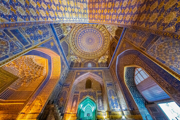 Fototapeta na wymiar Tillya-Kari Golden Madrasah, amazing asian architecture, Samarkand, Uzbekistan