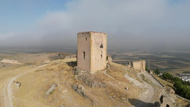Torre del homenaje del castillo de la Estrella en el municipio de Teba, Andaluc&iacute;a