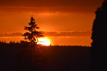Fototapeta na wymiar Sunset over the Mountain