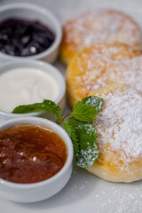 Cheesecakes with jam