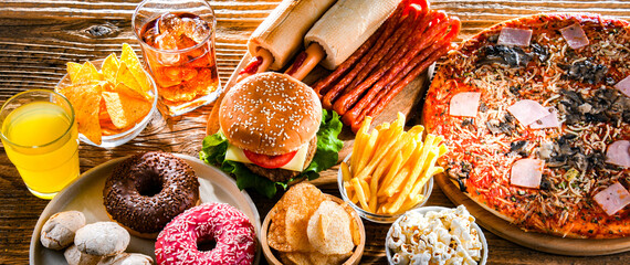 Foods enhancing the risk of cancer. Junk food