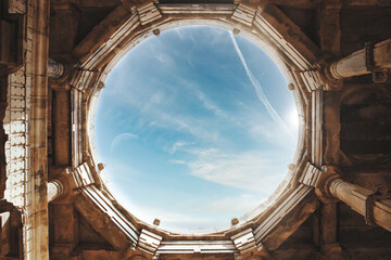 Looking up through the collapsed central dome. - obrazy, fototapety, plakaty