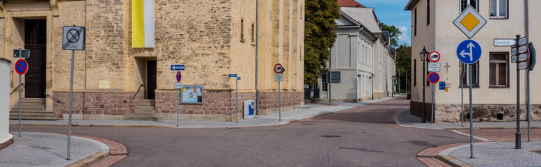 Schilderwald an einer Kreuzung- Schilder Deutschland
