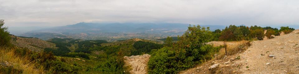 Fototapeta premium Panaorama in den trockenen Bergen