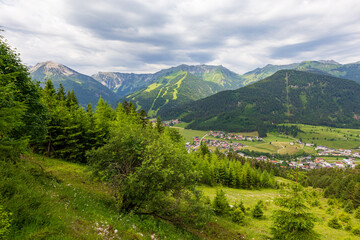 Fototapeta na wymiar View from the hiking Trail between the bavarian mountains Herzogstand and 