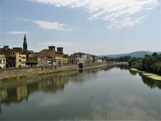 Fototapeta na wymiar Firenze, fiume, acqua, cittá, cielo