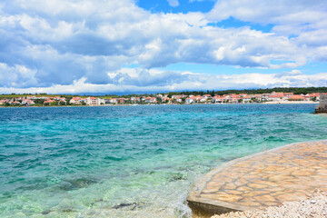 costa con pineta naturale nei dintorni di zara in croazia
