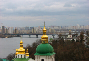 Fototapeta na wymiar View of the Dnieper and bridge in Kyiv, Ukraine