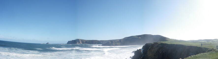 Naklejka premium Costa y monte, en Asturias, tan distinto y bello a lavez. España.