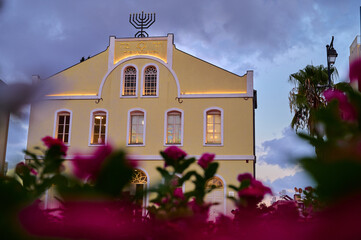 Rishon Le zion. People. Synagogue