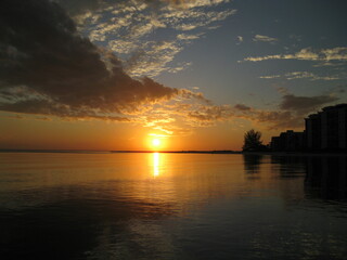 Fototapeta na wymiar sunset in florida at fort meyers beach - sunset - sun - clouds - usa - florida - sea - ocean
