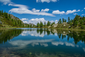 Il lago nero di Rocca la Meja, una perla incastonata tra montagne bellissime