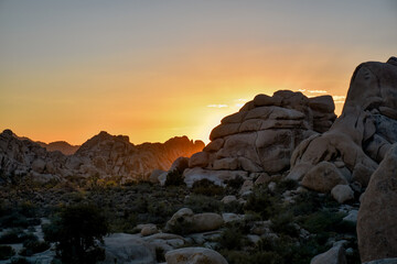 Fototapeta na wymiar Sunset over rocks